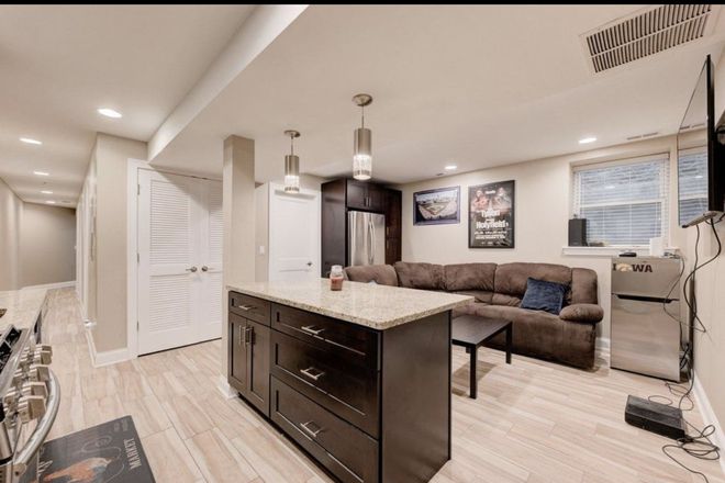 Living area - Apartment close to Lincoln Park Campus