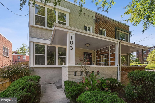 Front of House - Hawaii Ave Townhouse