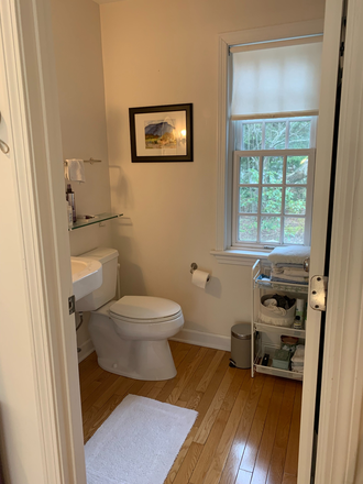 Bathroom - Studio Apartment Burlington Hill Section