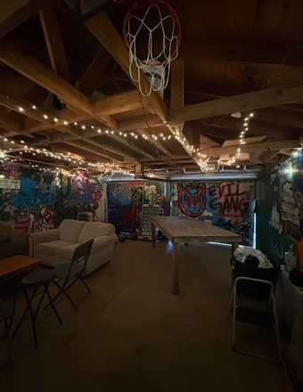 Garage - House Close to Campus