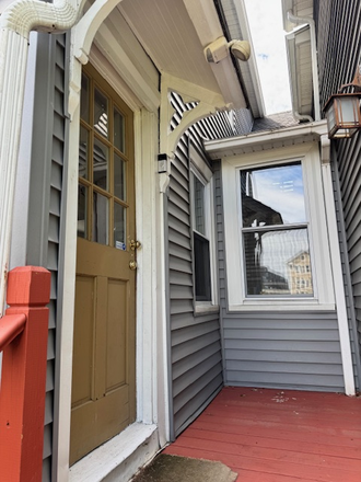 private entrance - Great 2 bedroom/ Sept 1/walk to campus
