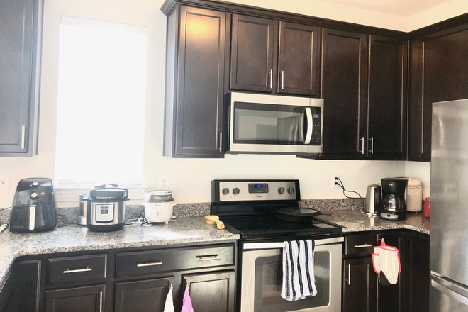 kitchen with open floor plan, vent-out, and plenty of storages - 3beds 2.5bath Newtown House---free bus to campus, walk to groceries, shops, restaurants, cinema