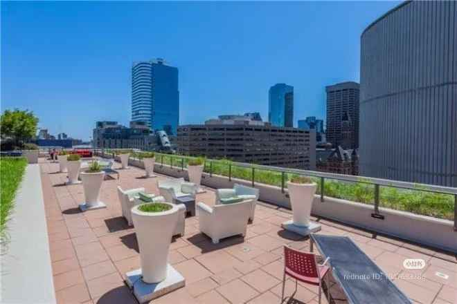 rooftop terrace - 1bed+1bath, Location: Dundas & Bay, near Eaton centre, with roommate in the den