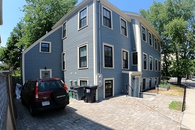 Stone paved parking space and back door - Townhouse,5beds 4 baths, 2Parking, Inman, Central, walk to MIT, yard