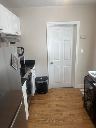 Call NOW for showings! 617-236-8600 - EAST BROADWAY - GREAT SOUTH BOSTON 1 BED W/ LAUNDRY IN THE BUILDING! *AVAIL 9/01/2025* Apartments