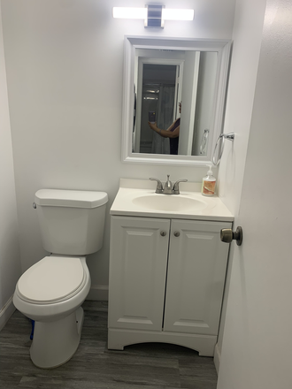private bathroom - Tenant Expectations – Free Private Room in Doral (33172)