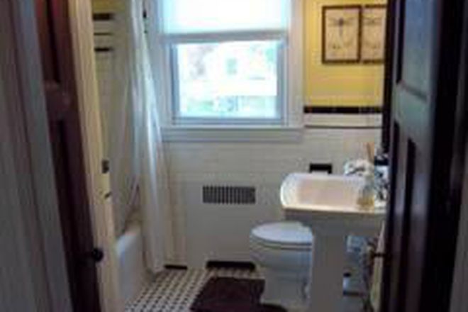 Bathroom - $650 / 1300ft sqr- 3 Rooms  5 min from JHU - Free on demand night ride, curb-to-curb service to room House