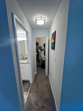Walkway - Eagle Rock 3 bedroom Apartment with one room available