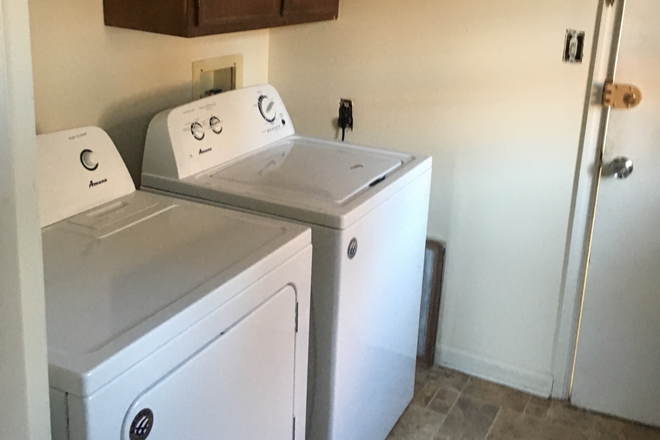 Laundry room - 709 North Henry Street -  approx. 1 mile from campus