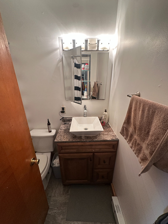 the bathroom :) - Low-cost apartment close to campus
