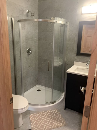 1st bathroom - Fully Furnished Room for Male Student – Winter Sublease Apartments