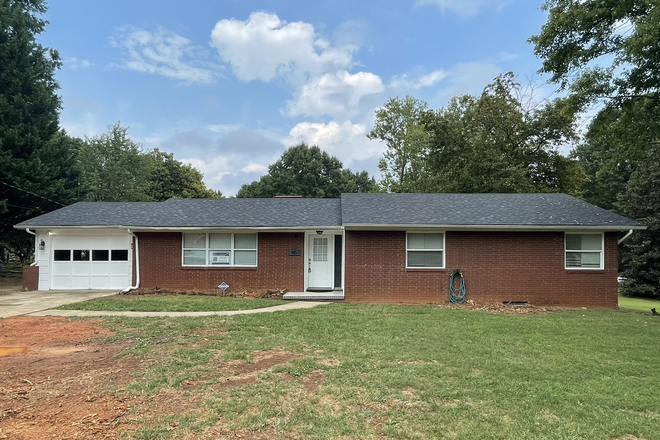 Front Entry - 1457 Brookwood Dr House