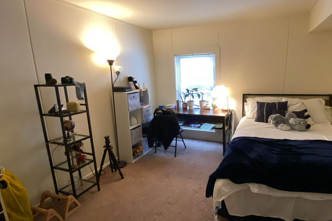 Master bedroom - [Urgent!!] Puffton Village APT master bedroom starting 6/1/2025