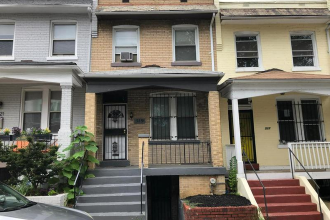 House Front - Recently Renovated 3 Bedroom House-share in Columbia Heights Area - 5 minute walk to Howard