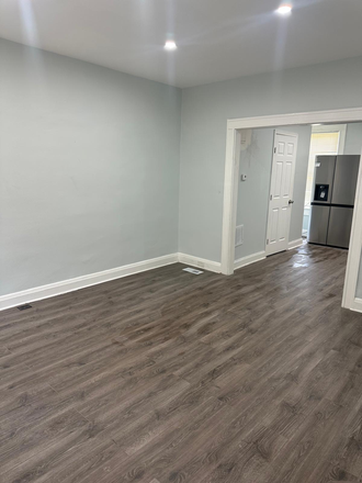Family Room - Luxury 4 Bed/1.5 bath in charles village Townhome