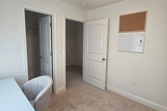 Upstairs Bedroom w/ Closet - Academic Sanctuary – Brand New Room for Rent 2 Miles from UC Merced House