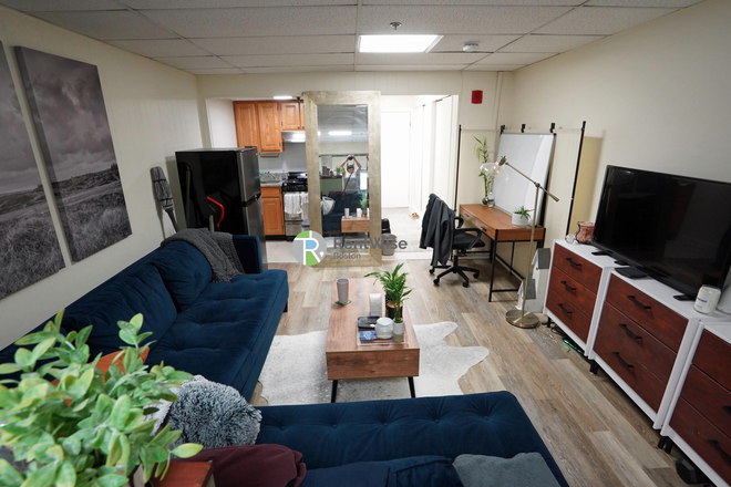 2 - Sept 2025, Stylish Studio, Easy MBTA, Pet Friendly, No Fee! Apartments