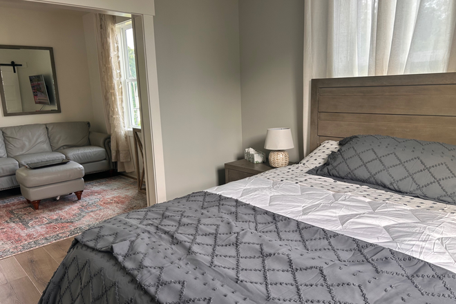 bedroom - Executive condo close to UNC/ Duke