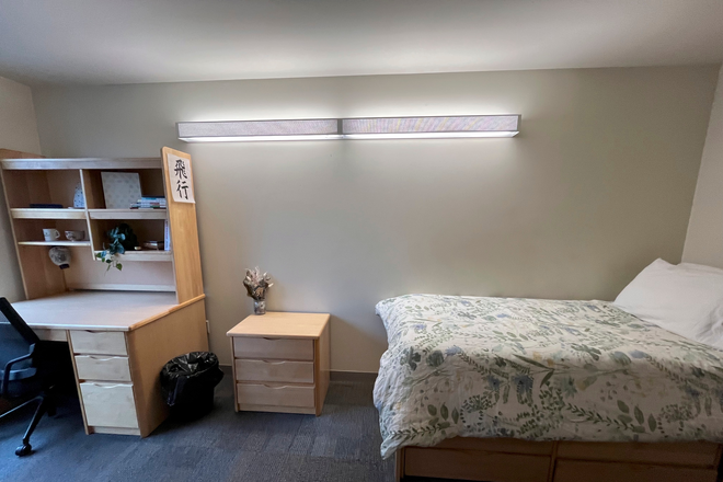 Bedroom - Ashdown House: Spacious Furnished Room in 3BR Suite (Summer Sublet)