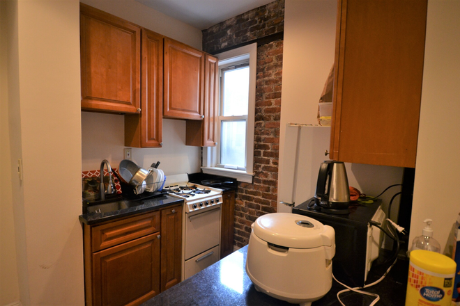 kit - in the heart of campus, renovated 2 bedroom