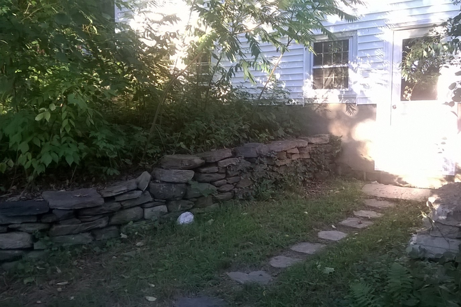 Exterior - only for faculty/staff/adults; up to 3 days a week: studio/walk 5 minutes to campus/downtown: Apartments