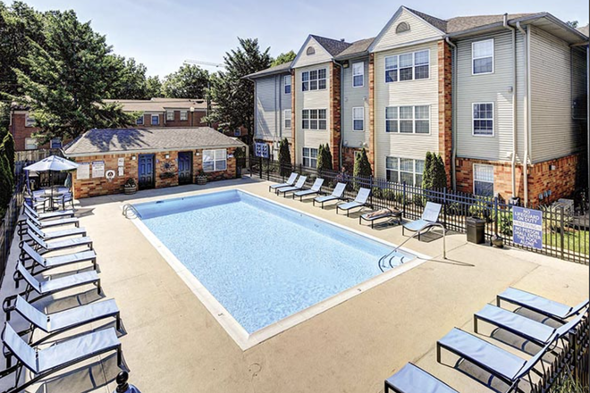Pool - Royal Lexington Apartments, 5 minutes walking from the Gatton Business & Economics Building