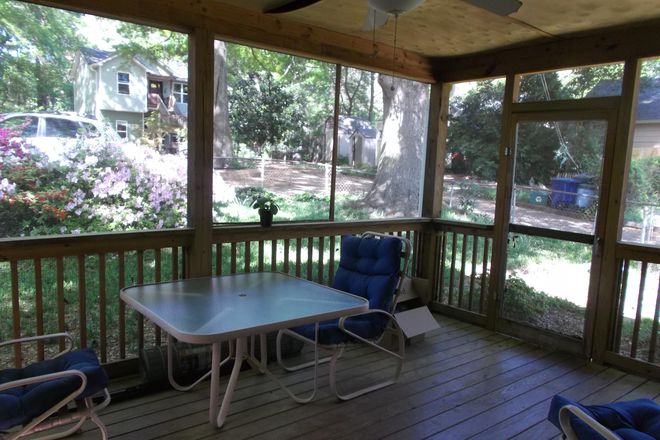 giant screened back porch - $325/mo work exchange-housemate assistant--Walkable 3/1 Decatur/EDH Shuttle, Internship Avail