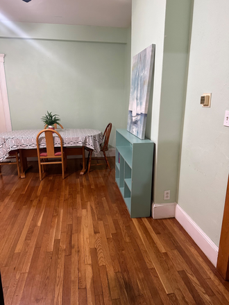 Living room - Cambridge near MIT, HBS, Kendall Square, furnished, no fee, free laundry Apartments