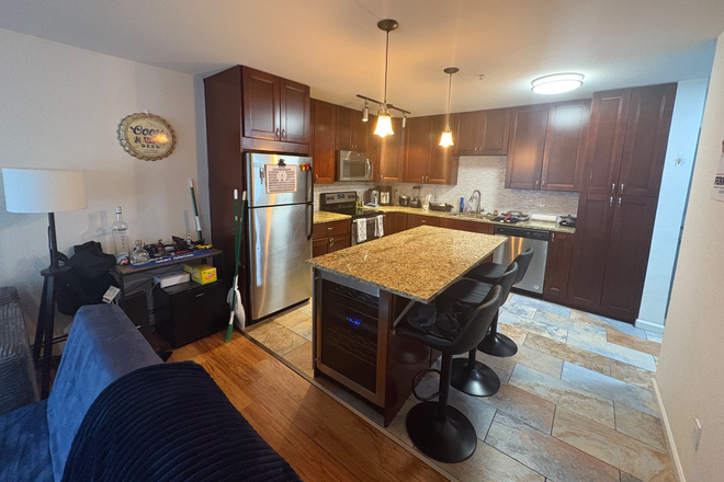 Kitchen - LOOKING FOR SPRING SUBLEASE View House Apartments close to hill and campus