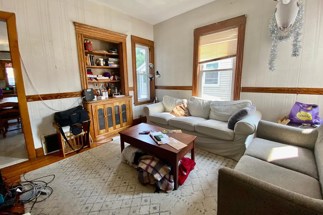 . - Bristol Road Medford 5 bed 2 bath with nice updated kitchen and back deck! June 2027! Apartments