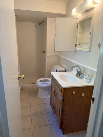 Bathroom - 1BR/1BA apartment 20 minutes from campus