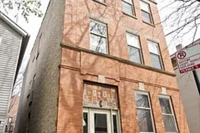 Exterior entry - 2 blocks from UIC Campus and Taylor street restaurants and shops 2 bedrooms for rent Condo