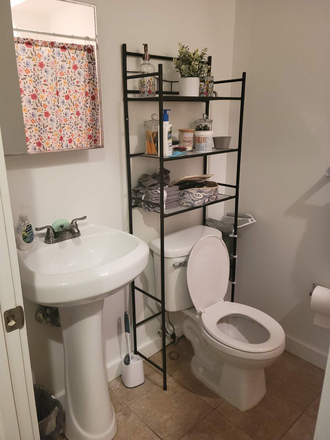 bathroom 1 - 1748 N Sydenham St, 3B2B Unfurnished unit. Next to Temple Gym. Duplex