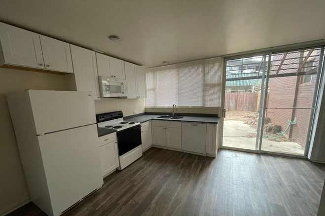 2 - AVAILABLE 6/5: 4550 Laguna Pl #102 Apartments