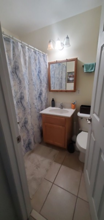 Shared bathroom - Cascades Pointe Apartments