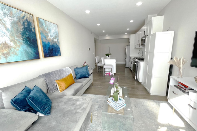 Photo of the living space - 3 Bed/ 2 bath Perfect for sharing! Condo