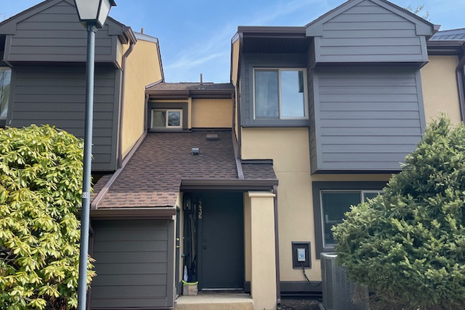 Front - 3BR townhome-Sayre Dr-Princeton