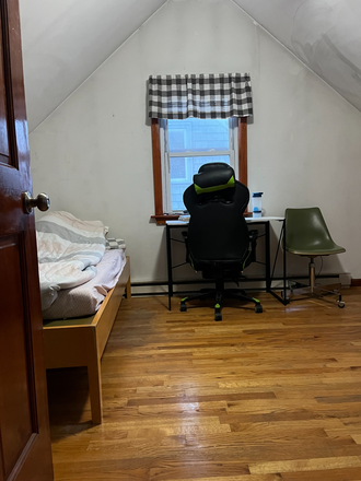 Bedroom - 1 Bedroom very close to campus, green line and the gym
