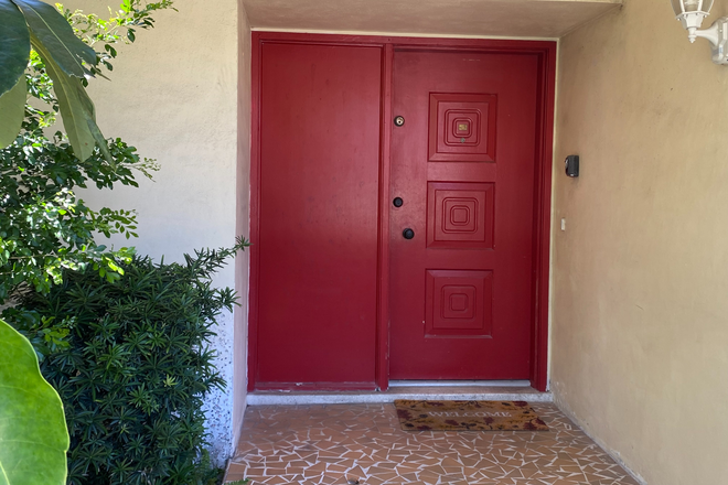 House entrance - BOCA RATON GROUP HOUSE; church-owned; easy access to FAU; for students/young adults 18-29yrs