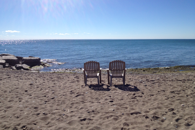 Boardwalk and the beach - FURNISHED BACHELOR