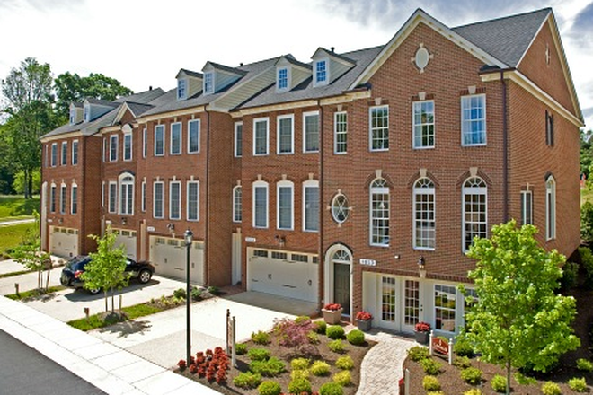 Neighborhood - Metro-Accessible Luxury Townhome - Top-Floor Bedroom Suite for Rent