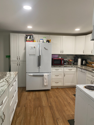 Kitchen - 4bed/2bath home, Spring semester lease