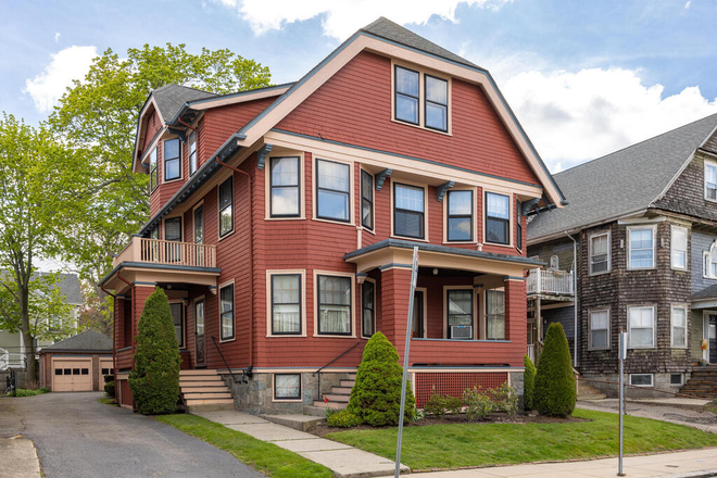Front - Wonderful Spacious Apartment full of Charm steps to Brighton Center and Guest Street