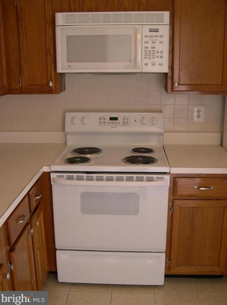 Stove/Range - Rental at Park Place - Gated Community Townhome