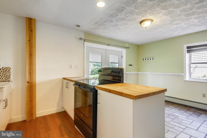 Kitchen - Newly Updated Lower Level Apartment (South Campus)