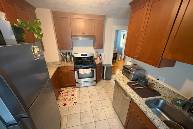 kitchen - 1 bedroom near Davis Square Duplex