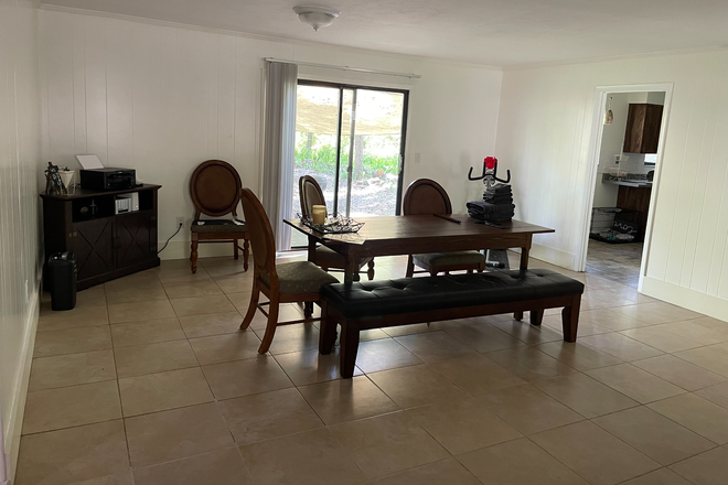 Dining area - 3BR/2BA Coral House, Walk to Stadium
