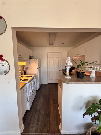 Kitchen - University Highlands Apartments