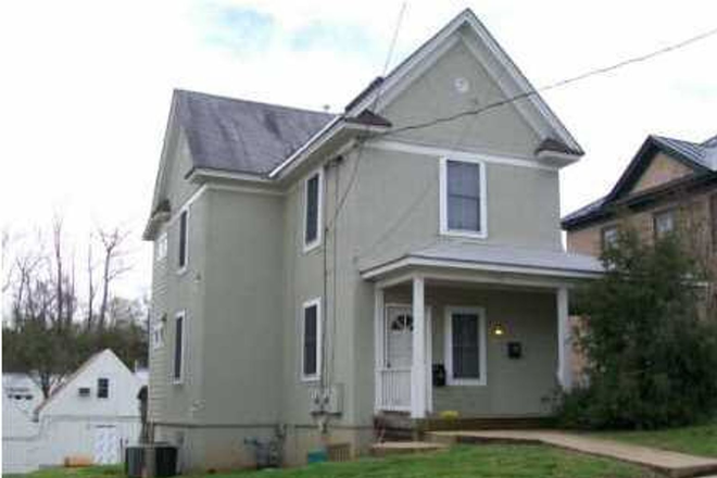  - 1122 East Market Street