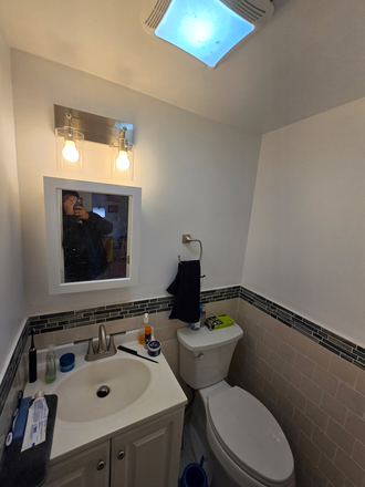 Private half bath - 1 Bedroom with private half bath immediately available walking distance to Stony Brook University House